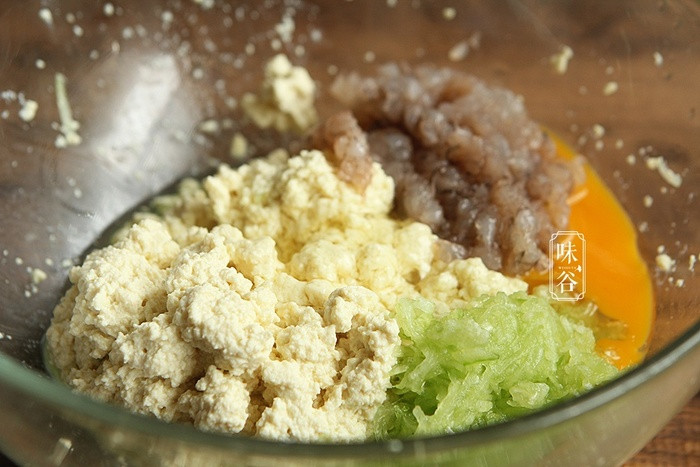 Bánh đậu phụ chiên tôm mới lạ bé nào cũng thích cũng mê