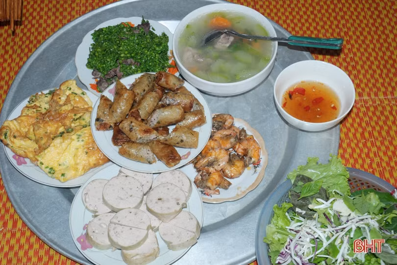 Ấm áp bữa cơm tình nghĩa bên gia đình Mẹ Việt Nam Anh hùng