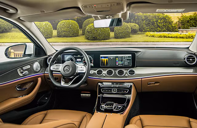 Xe sang Mercedes E-Class mới giá hơn 2,1 tỷ đồng