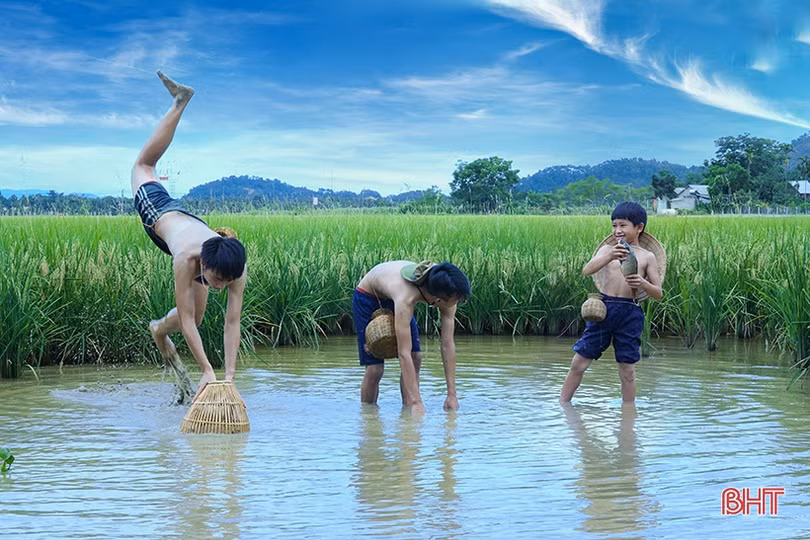 Trở về tuổi thơ cùng những ngày hè thú vị của trẻ em Hà Tĩnh