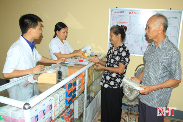 Khám, cấp thuốc miễn phí cho 100 đối tượng chính sách Nghi Xuân