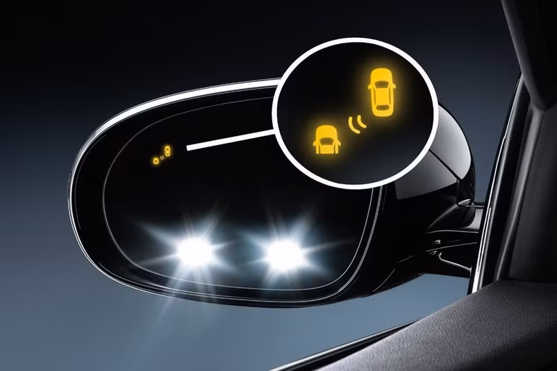 Những công nghệ an toàn trên ô tô phát huy tác dụng thần kỳ khi trời mưa