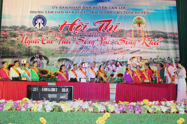 Huyện đầu tiên của Hà Tĩnh tổ chức thi “sống vui, sống khỏe” cho người cao tuổi