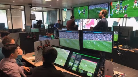 VAR sẽ được sử dụng thế nào tại Ngoại hạng Anh 2019/20?