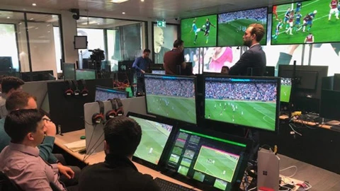 VAR sẽ được sử dụng thế nào tại Ngoại hạng Anh 2019/20?