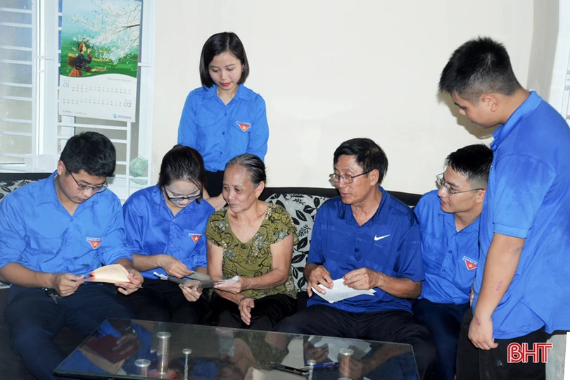 Ấm áp bữa cơm tình nghĩa bên gia đình Mẹ Việt Nam Anh hùng