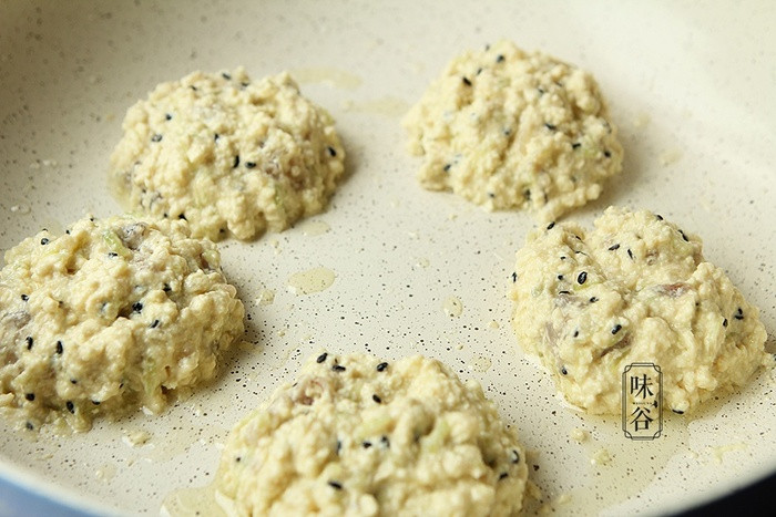 Bánh đậu phụ chiên tôm mới lạ bé nào cũng thích cũng mê