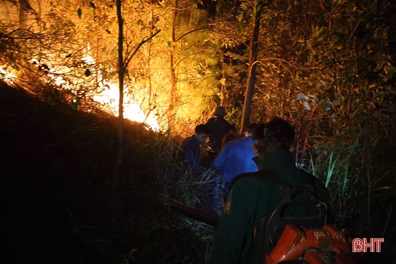 Hương Sơn sẵn sàng lực lượng ứng cứu, ngăn lửa rừng bùng phát trở lại