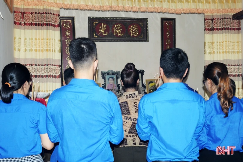 Ấm áp bữa cơm tình nghĩa bên gia đình Mẹ Việt Nam Anh hùng