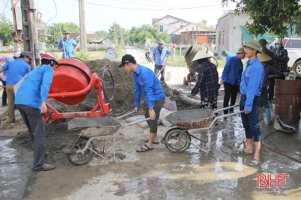 Đoàn Khối Các cơ quan và Doanh nghiệp Hà Tĩnh tham gia xây dựng nông thôn mới