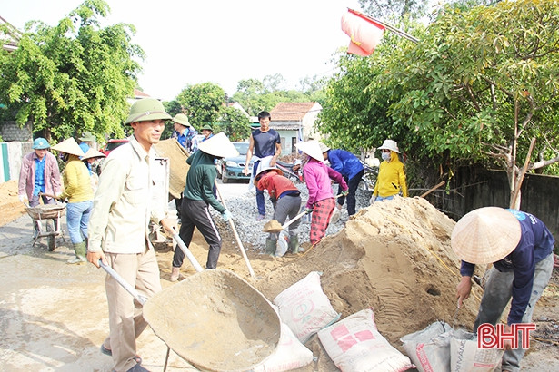 Đoàn Khối Các cơ quan và Doanh nghiệp Hà Tĩnh tham gia xây dựng nông thôn mới