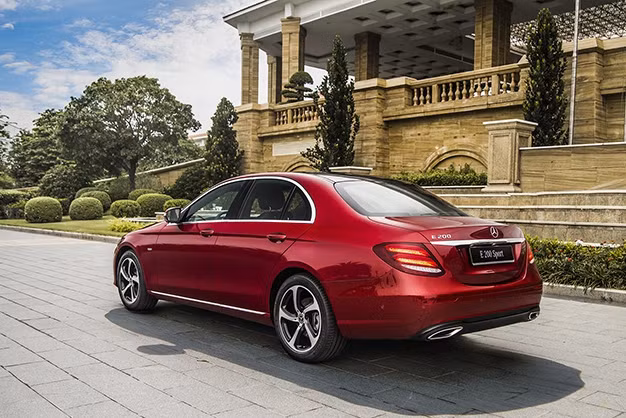 Xe sang Mercedes E-Class mới giá hơn 2,1 tỷ đồng