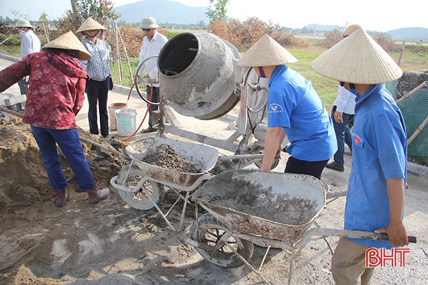 Đoàn Khối Các cơ quan và Doanh nghiệp Hà Tĩnh tham gia xây dựng nông thôn mới