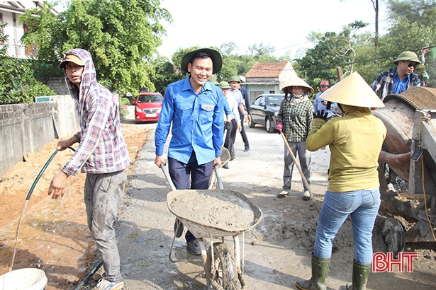Đoàn Khối Các cơ quan và Doanh nghiệp Hà Tĩnh tham gia xây dựng nông thôn mới