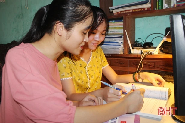 Nữ sinh trường làng ở Hà Tĩnh giành điểm 10 Sinh học