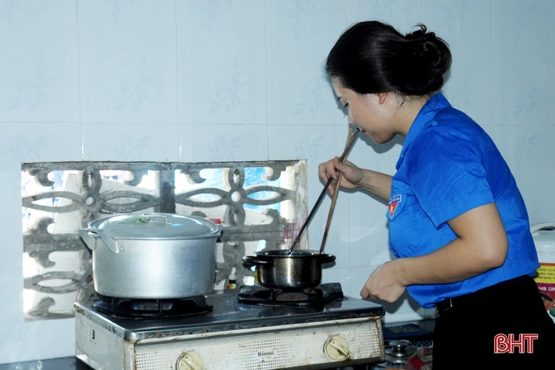 Ấm áp bữa cơm tình nghĩa bên gia đình Mẹ Việt Nam Anh hùng