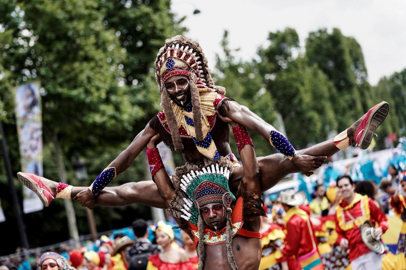 Rực rỡ sắc màu Lễ hội Nhiệt đới ở Paris