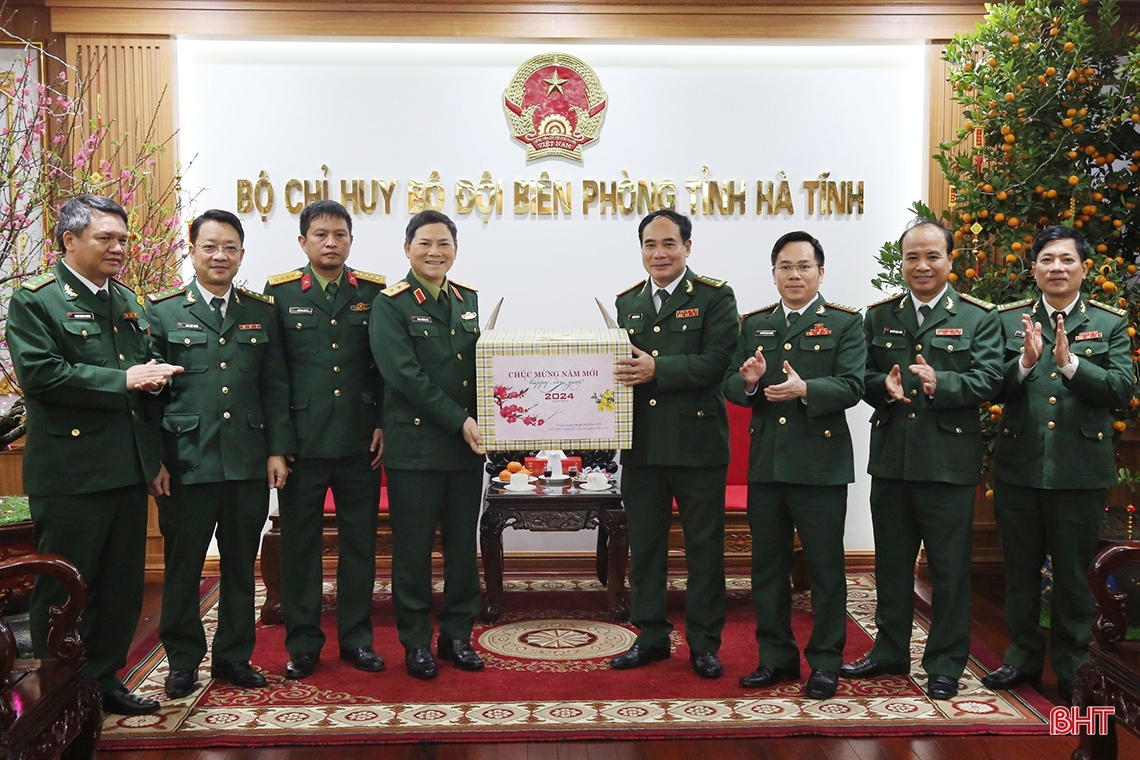 Phó Tổng tham mưu trưởng QĐND Việt Nam kiểm tra, chúc tết cán bộ, chiến sĩ