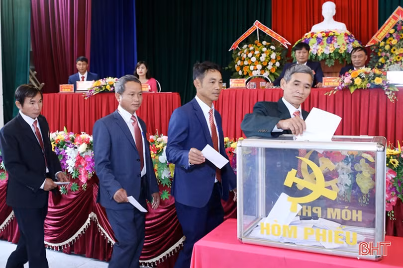 Ông Mai Xuân Minh tái đắc cử Bí thư Đảng ủy xã Thượng Lộc