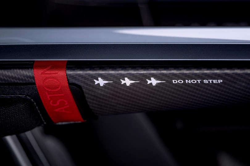 Aston Martin V12 Speedster - siêu xe độc lạ, giá 1 triệu USD