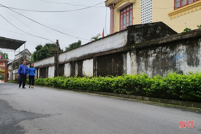 Thanh niên Hà Tĩnh “hô biến” tường xây thành tranh cổ động