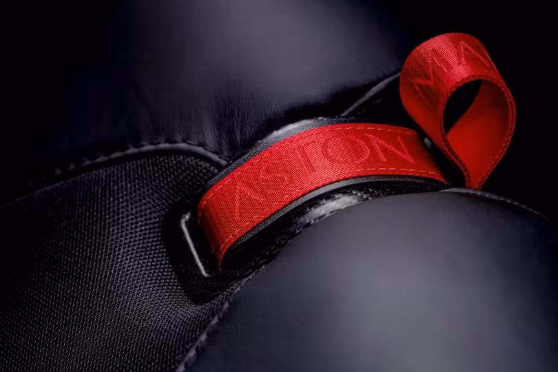 Aston Martin V12 Speedster - siêu xe độc lạ, giá 1 triệu USD