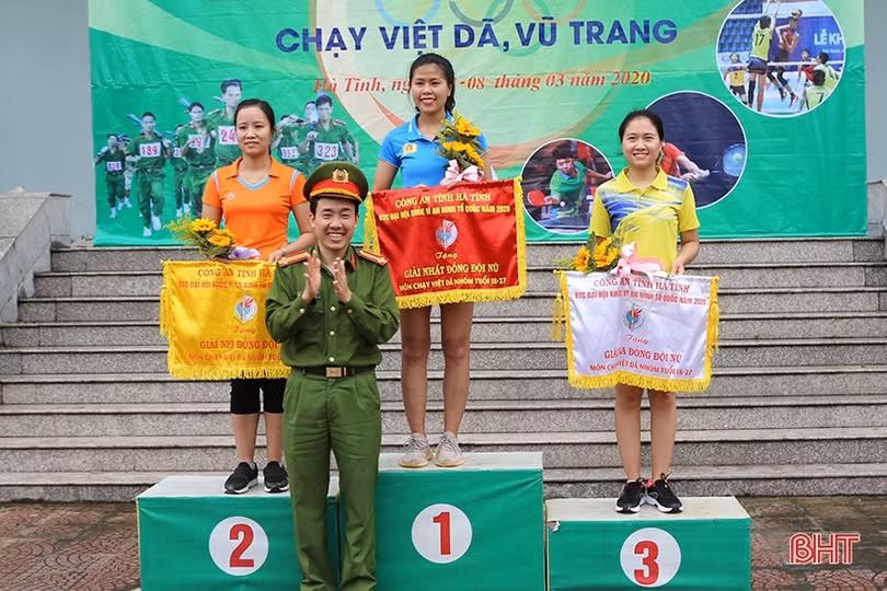 Sôi nổi giải chạy vũ trang - việt dã Công an Hà Tĩnh năm 2020