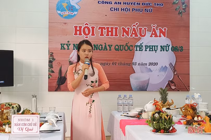 Phụ nữ Hà Tĩnh rạng ngời trong tuần lễ hưởng ứng sự kiện “Áo dài - Di sản văn hóa Việt Nam”
