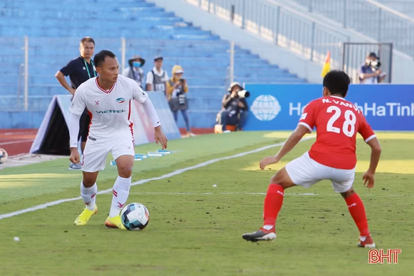 Hàng thủ mắc sai lầm cuối trận, Hồng Lĩnh Hà Tĩnh thua đáng tiếc trước Viettel