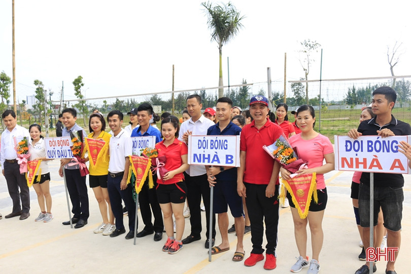40 VĐV tranh tài bóng chuyền hơi ở khu nhà ở xã hội đầu tiên Hà Tĩnh