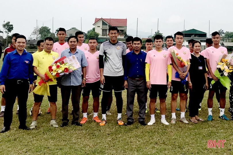 Cầu thủ Hồng Lĩnh Hà Tĩnh luyện chiến thuật chuẩn bị trận đầu tiên ở V.League ảnh 15 Cầu thủ Hồng Lĩnh Hà Tĩnh luyện chiến thuật chuẩn bị trận đầu tiên ở V.League