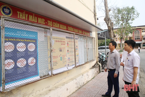 Phó Ban chỉ đạo phòng chống dịch Covid-19 Hà Tĩnh kiểm tra đột xuất một số trường THPT ở Hà Tĩnh