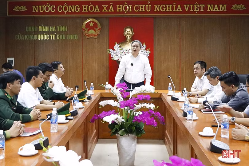 Kiểm dịch chặt chẽ người và phương tiện nhập cảnh qua Cửa khẩu Cầu Treo