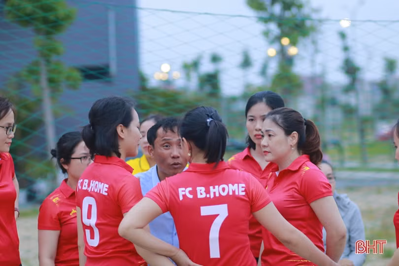 40 VĐV tranh tài bóng chuyền hơi ở khu nhà ở xã hội đầu tiên Hà Tĩnh