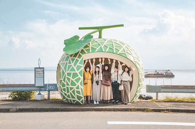 Độc đáo nhà chờ xe buýt hoa quả ở Nhật ảnh 6 Độc đáo nhà chờ xe buýt hoa quả ở Nhật