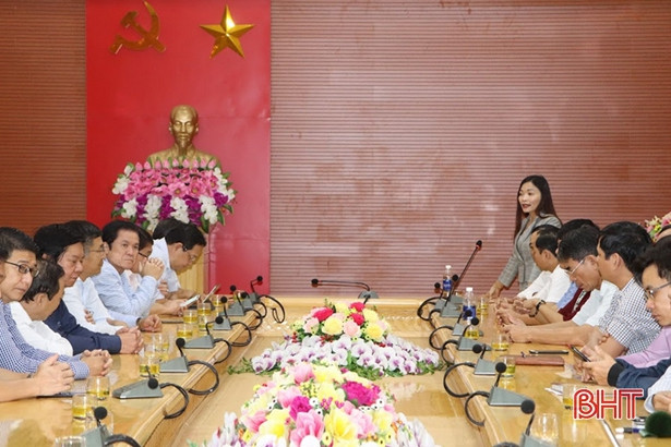 Tập đoàn Cao su Việt Nam hỗ trợ 50 triệu đồng xây nhà tình nghĩa ở Vũ Quang