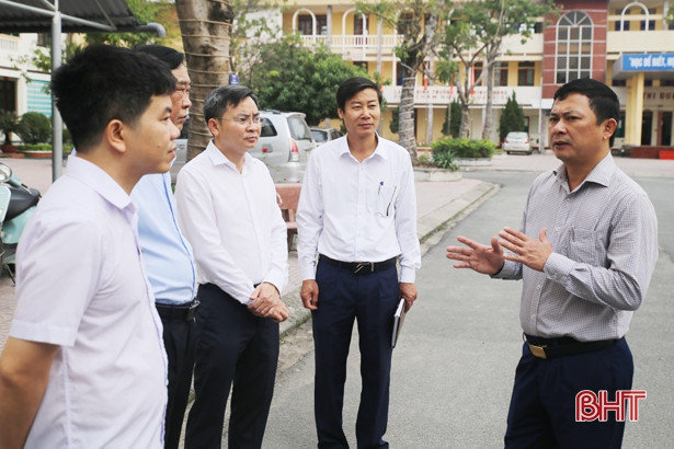 Phó Ban chỉ đạo phòng chống dịch Covid-19 Hà Tĩnh kiểm tra đột xuất một số trường THPT ở Hà Tĩnh