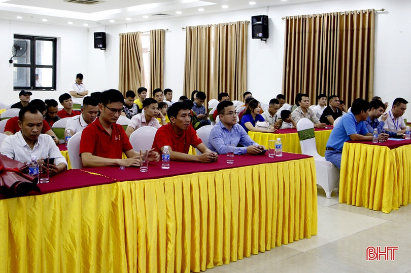 16 đội tranh tài giải bóng đá nam chào mừng “Tháng thanh niên”