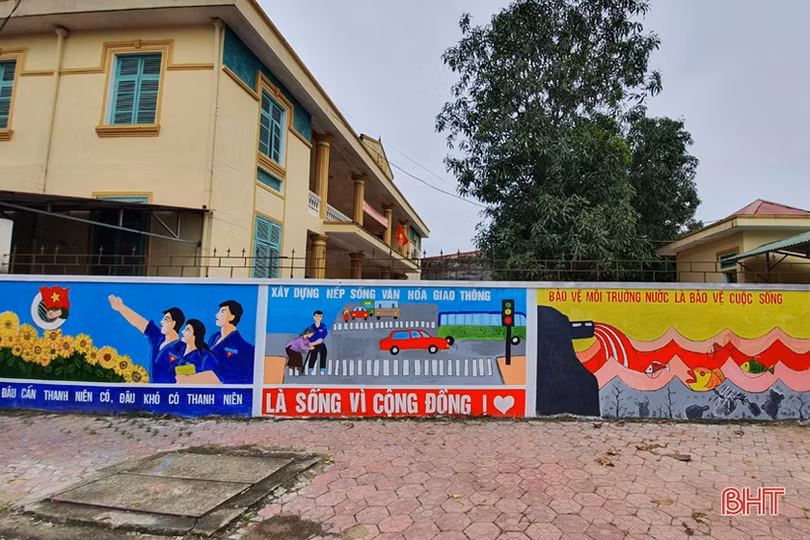 Thanh niên Hà Tĩnh “hô biến” tường xây thành tranh cổ động