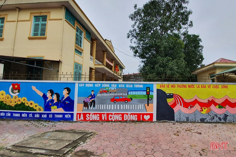 Thanh niên Hà Tĩnh “hô biến” tường xây thành tranh cổ động