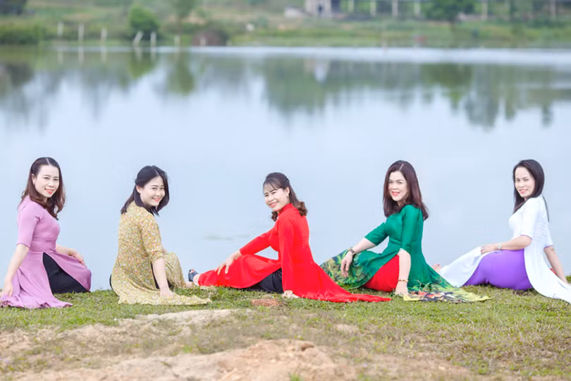 Phụ nữ Hà Tĩnh rạng ngời trong tuần lễ hưởng ứng sự kiện “Áo dài - Di sản văn hóa Việt Nam”