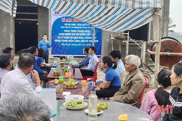 Đoàn thanh niên doanh nghiệp Hà Tĩnh hỗ trợ xây nhà cho hộ nghèo