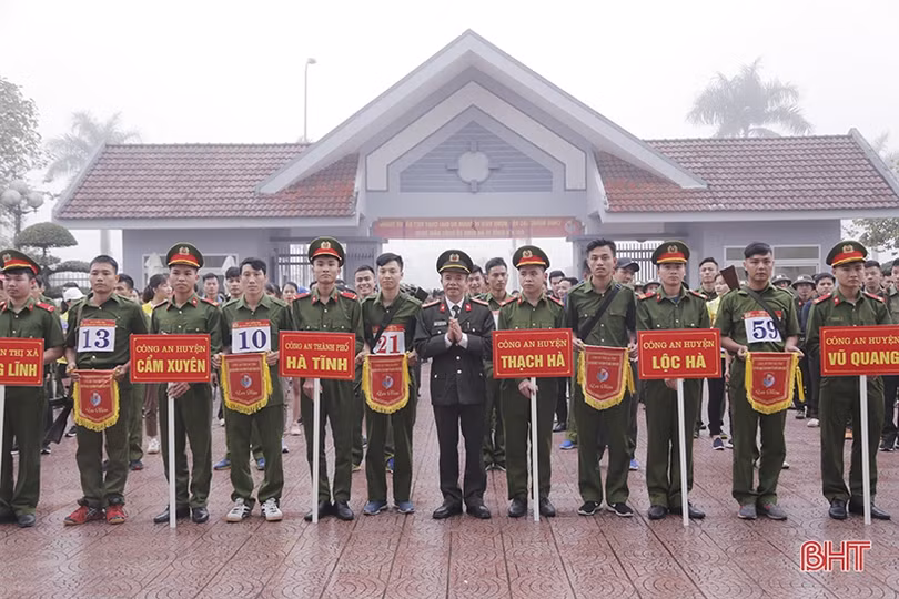 Sôi nổi giải chạy vũ trang - việt dã Công an Hà Tĩnh năm 2020