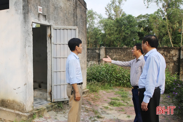 Phó Ban chỉ đạo phòng chống dịch Covid-19 Hà Tĩnh kiểm tra đột xuất một số trường THPT ở Hà Tĩnh