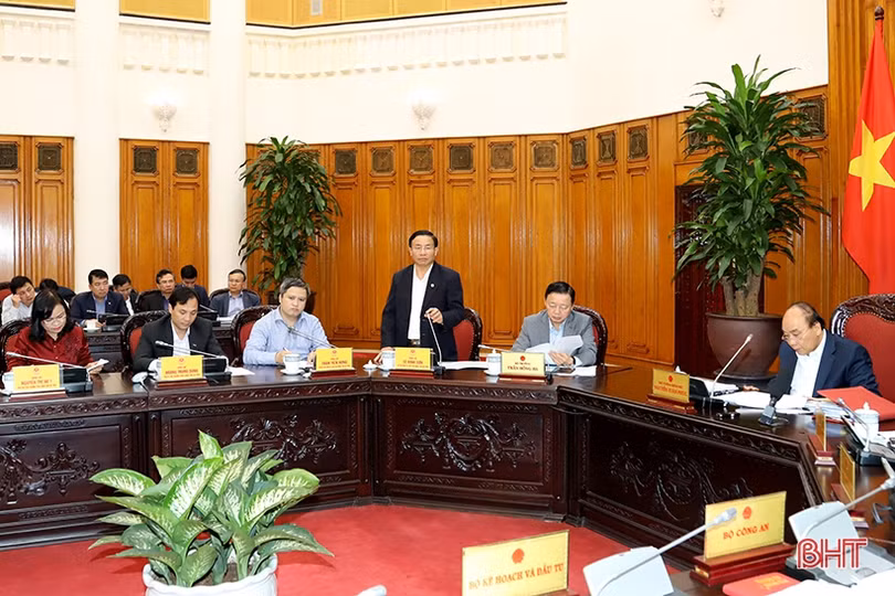 Thủ tướng Nguyễn Xuân Phúc: Hà Tĩnh đưa ra định hướng đúng trong phát triển thời gian tới