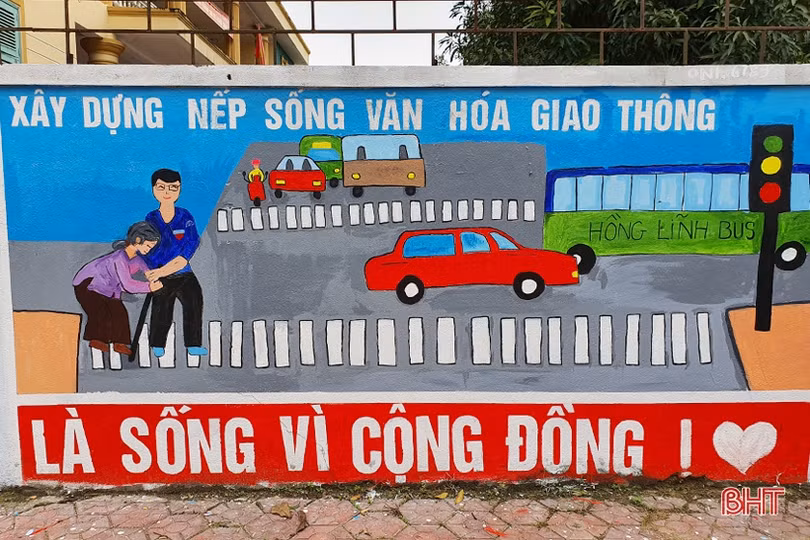 Thanh niên Hà Tĩnh “hô biến” tường xây thành tranh cổ động