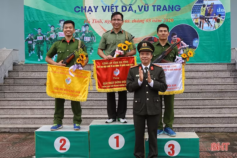 Sôi nổi giải chạy vũ trang - việt dã Công an Hà Tĩnh năm 2020