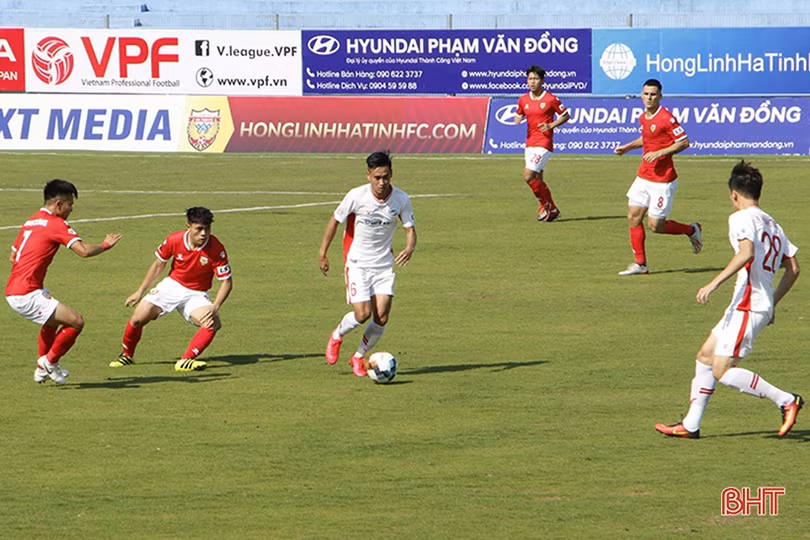 Hàng thủ mắc sai lầm cuối trận, Hồng Lĩnh Hà Tĩnh thua đáng tiếc trước Viettel