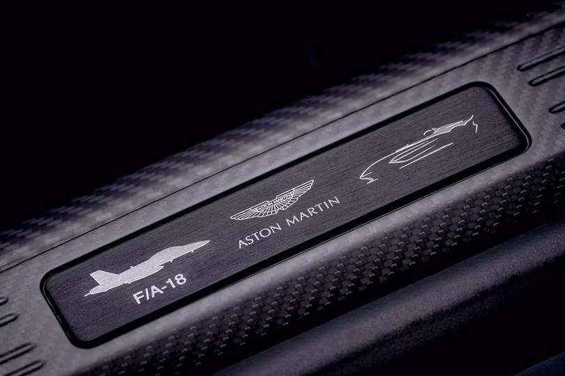 Aston Martin V12 Speedster - siêu xe độc lạ, giá 1 triệu USD