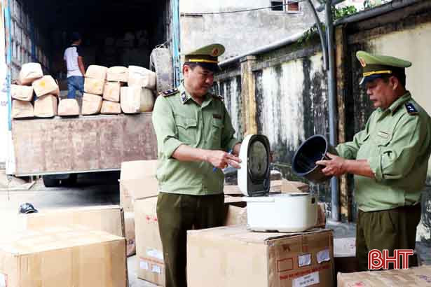 Hà Tĩnh: Bắt xe tải chở lượng lớn điều hòa, quạt điện “second hand” từ Nam ra Bắc